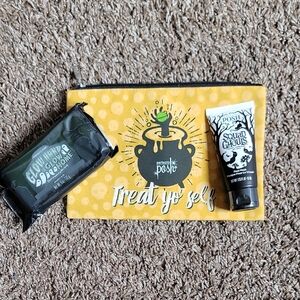 Perfectly Posh Halloween Self Care Bundle 🎃 Mask + Snarky Bar + Makeup Bag